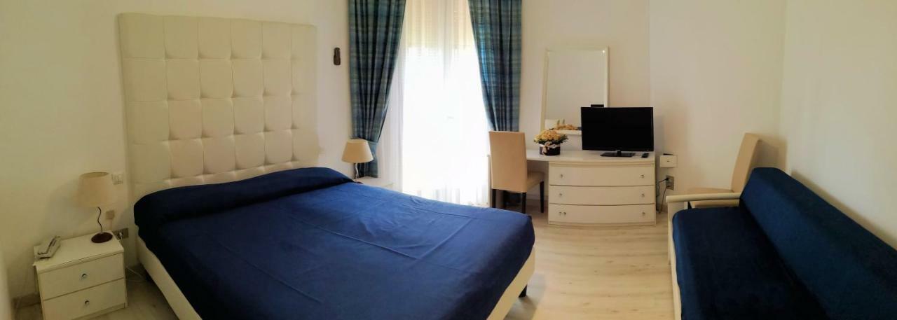 Hotel King Lido di Jesolo Esterno foto